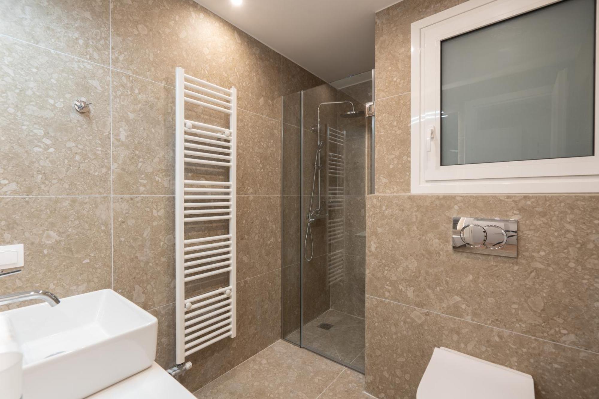 Luxury Next To The National Museum Athen